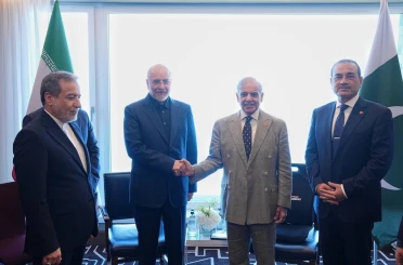 Pakistan Başbakanı Şerif, İran heyetiyle bir araya geldi 