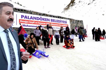 Palandöken Belediyesi’nden renk katan kızak keyfi 