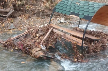 Palu'da Teke Deresi taştı: banklar sürüklendi