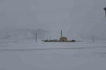 Pamuk Geçidi’nde kar ve sis ulaşımı olumsuz etkiledi 