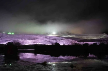 Pamukkale travertenlerinde yağmur sonrası oluşan sis, kartpostallık görüntüler oluşturdu 