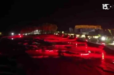 Pamukkale ve Hierapolis, 15 Temmuz hatırasına kırmızı ve beyaz renlere büründü 