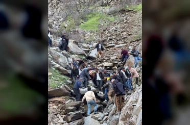 Pancar toplamaya gitti, kayalıklardan düşerek yaralandı 