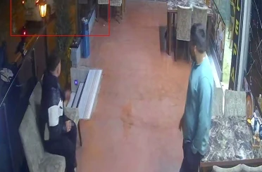 Park halindeki araca çarpıp kaçtı: Plakasını düşürüp kayıplara karıştı, o anlar kamerada 