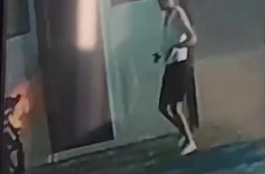 Park halindeki motosiklet alev aldı 