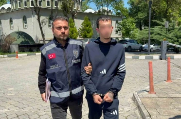 Park halindeki motosikletlere zarar verip birini çaldı: 18 yaşındaki şüpheli yakalandı 