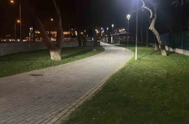 Parkta bıçaklı kavga: 3 kişi yaralandı 