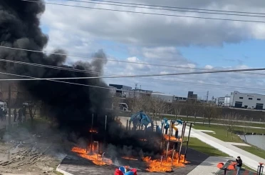 Parkta oyun grupları alev alev yandı 