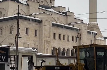 Patnos’ta kar temizleme çalışması aralıksız sürdürülüyor 