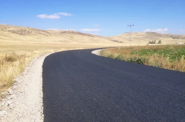 Patnos’ta Konakbey-Uzunca köy yolu asfalt çalışması tamamlandı 