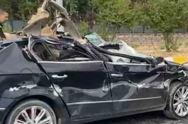 Patnos’ta koyun yüklü tır otomobile çarptı 