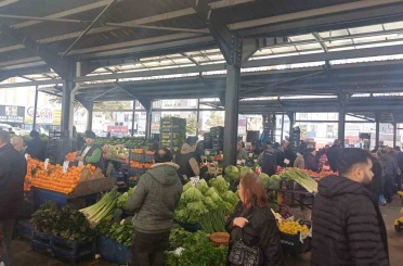 Pazarda zam şampiyonu salatalık 