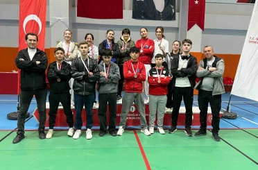 Pazarlar Spor Lisesi’nden atletizmde 15 madalya 