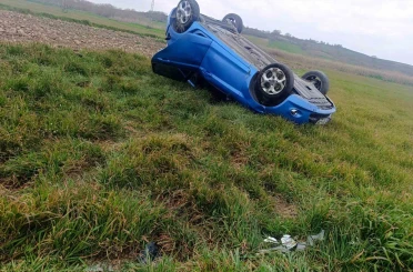 Pehlivanköy’de taralaya uçan otomobilin sürücüsü yaralandı 