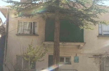 Pencereden düşen 3 yaşındaki çocuk yaralandı 