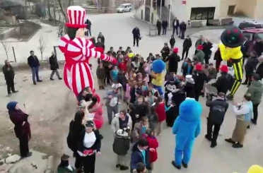 Perdede oyun köyde şenlik var 