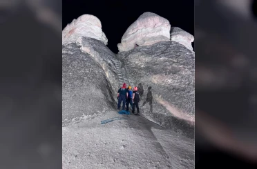 Peribacasının tepesinde mahsur kalan turisti AFAD ekipleri kurtardı 