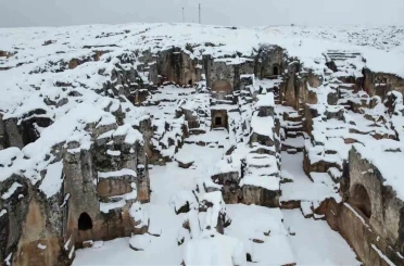 Perre Antik Kenti beyazlara büründü 