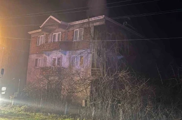 Perşembe’de çatı alevlere teslim oldu 