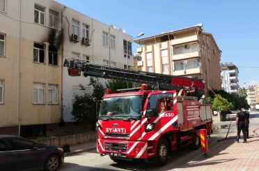 Personel lojmanı olarak kullanılan daire yandı: 1 kişi dumandan etkilendi 