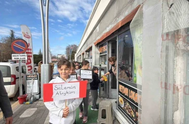 Pınarhisarlı öğrenciler ilçe genelinde selamlaşma kültürünü yaydı 