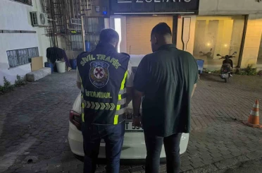 Plakasız lüks aracıyla drift atan maganda kameraya yansıdı 