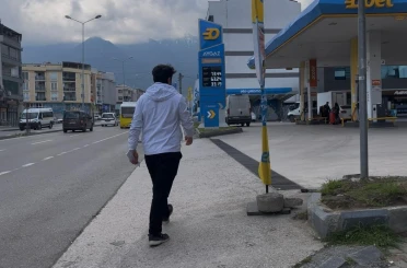 Plakayı okuyamadı, fişe "Putin" yazdı... Ruslara kahkaha attıran olay işsiz bıraktı 