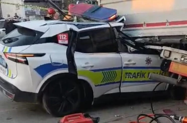 Polis aracı TIR'a arkadan çarptı: 2 şehit