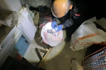 Polis çatı katındaki çuvallarda 15 bin uyuşturucu hap ele geçirdi