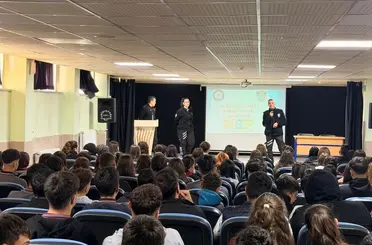 Polis ekiplerinden öğrencilere bilgilendirme
