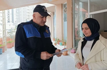 Polis ekiplerinden siber suçlar ve şiddete karşı bilgilendirme 