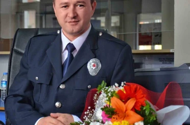 Polis memuru kansere yenik düştü 
