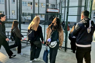 Polis okul önlerinde kuş uçurtmuyor 