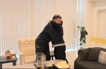 Polis olma hayali kuran gencin özel günü Emniyet’te kutlandı 