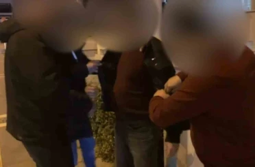Polis, ’rüşvet dolarları’nı ele geçirdi 