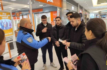 Polis vatandaşları bilgilendirmeye devam ediyor 