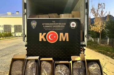 Polis yaklaşık 3 ton kaçak tütün ele geçirdi 