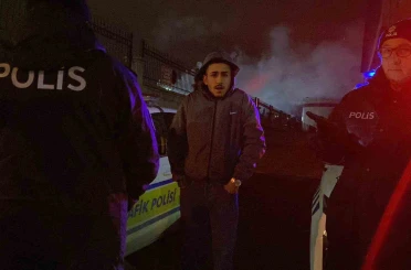 Polisi görünce kaldırıma çıkan alkollü sürücü polis ekiplerin dikkati sayesinde yakalandı 