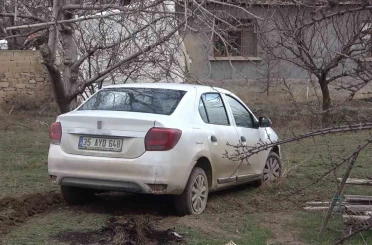 Polisin "dur" ihtarına uymayan şüpheliler aracı bırakıp kaçtı 