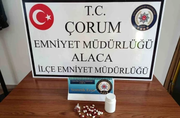 Polisin durdurduğu araçtan sentetik ecza hapı çıktı: 1 gözaltı