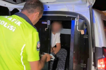 Polisin ehliyet ve kimlik istediği alkollü sürücü, "150 TL param var" dedi 