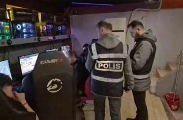Polisin internet kafede yakaladığı çocuklar panik yaşadı 