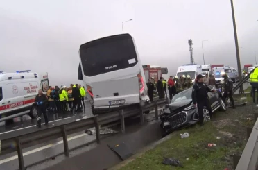 Polisleri taşıyan servis kaza yaptı! Bir polis şehit oldu 16 polis yaralandı