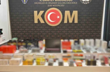 Polisten kaçak telefonu parçaları ile aksesuarları ele geçirdi 