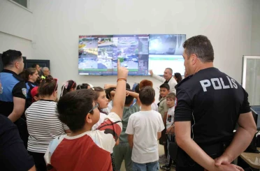 Polisten miniklere eğitim 