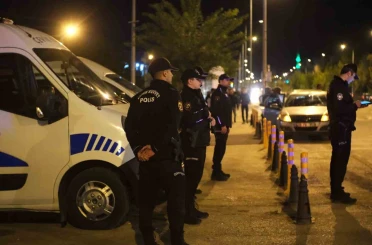 Polisten üniversite çevresinde asayiş ve trafik uygulaması 