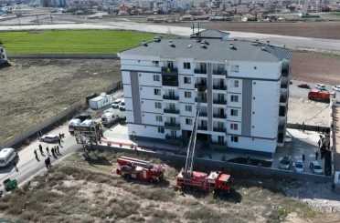 Prizde unutulan şarj aletinin yangın çıkarmasıyla 16 kişi hastanelik oldu