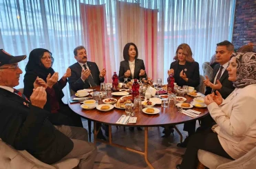 Protokol, Bafra’da şehit yakınları ve gazilerle iftar yaptı 