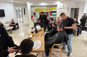 Pursaklar’da yüzler bayram tıraşıyla gülüyor 