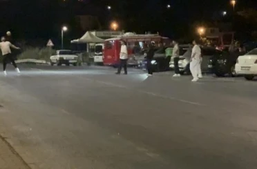 Rahatlıkları pes dedirtti: İşlek caddede top oynadılar 